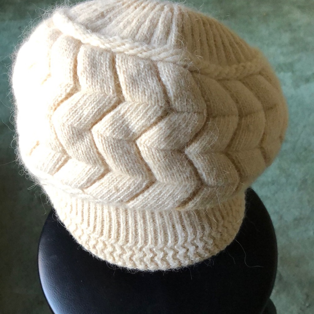Winter white billed/visor beanie